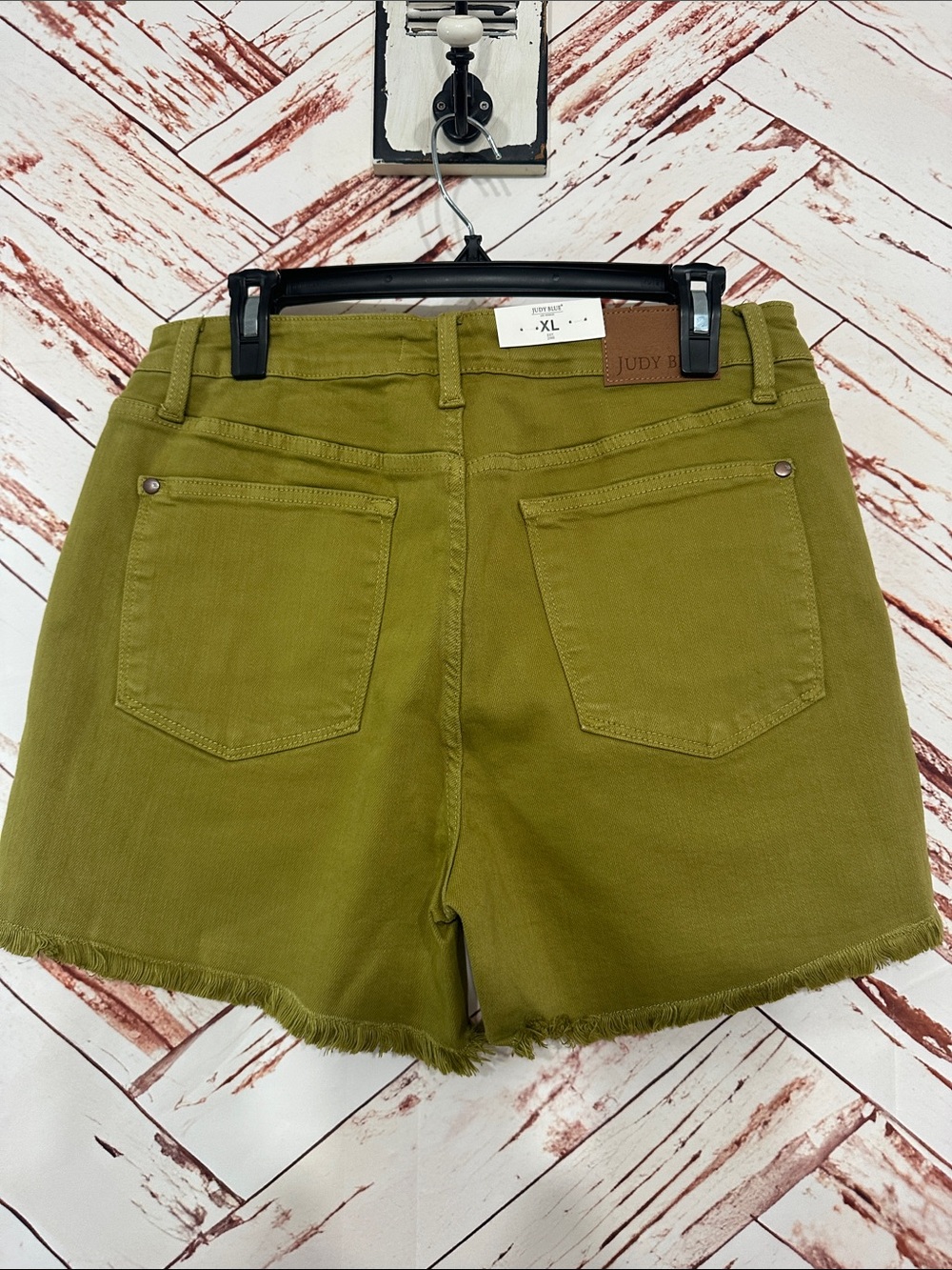 NWT Judy Blue Olive Green mid-Rise Frayed Hem Jean Shorts - Picture 2 of 7